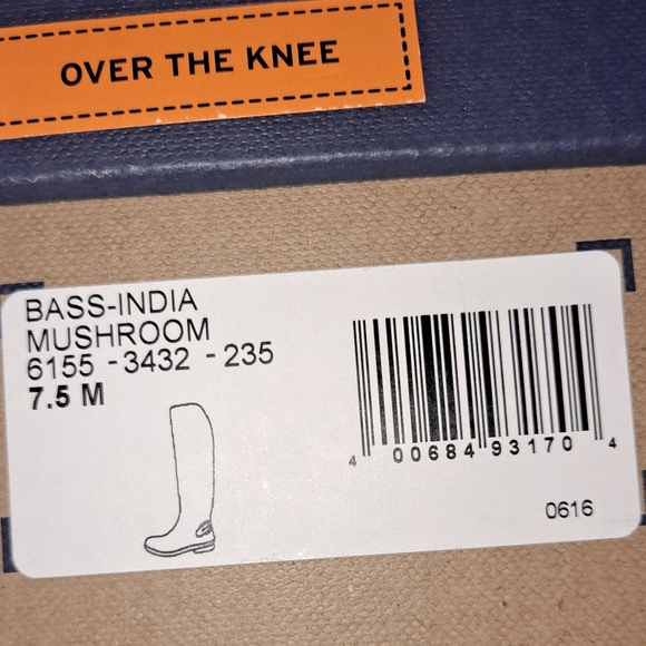 Boots - Picture 3 of 16